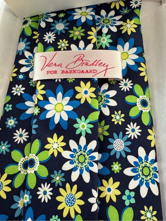 Vera Bradley Other - NWT Vera Bradley Baekgaard Men’s Navy Floral 100% Silk Tie Daisy Daisy
